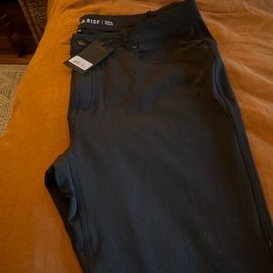 NEW WITH TAGS WESTERN RISE 40R MEN’S